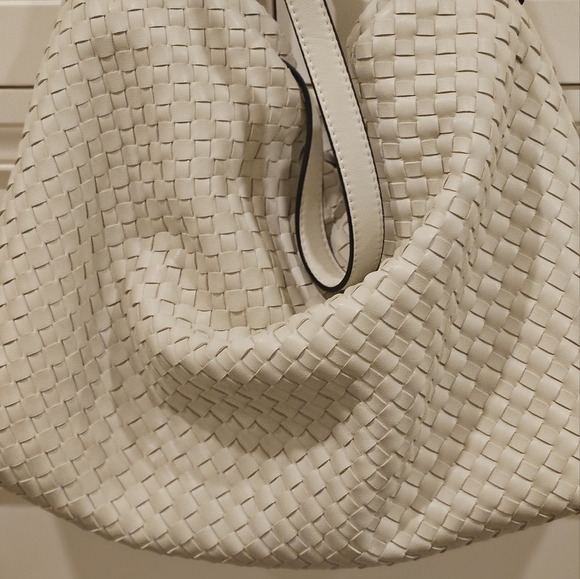 Ladies vegan leather tote style bag - Picture 2 of 8